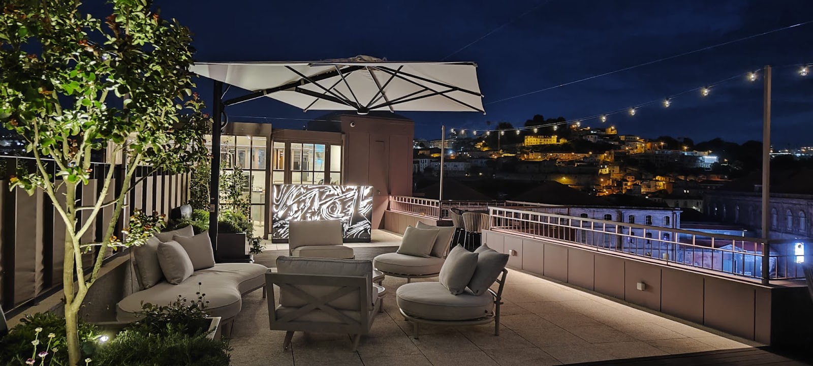 Amura - Bar & Rooftop Lounge, rooftop in Porto — photo 4