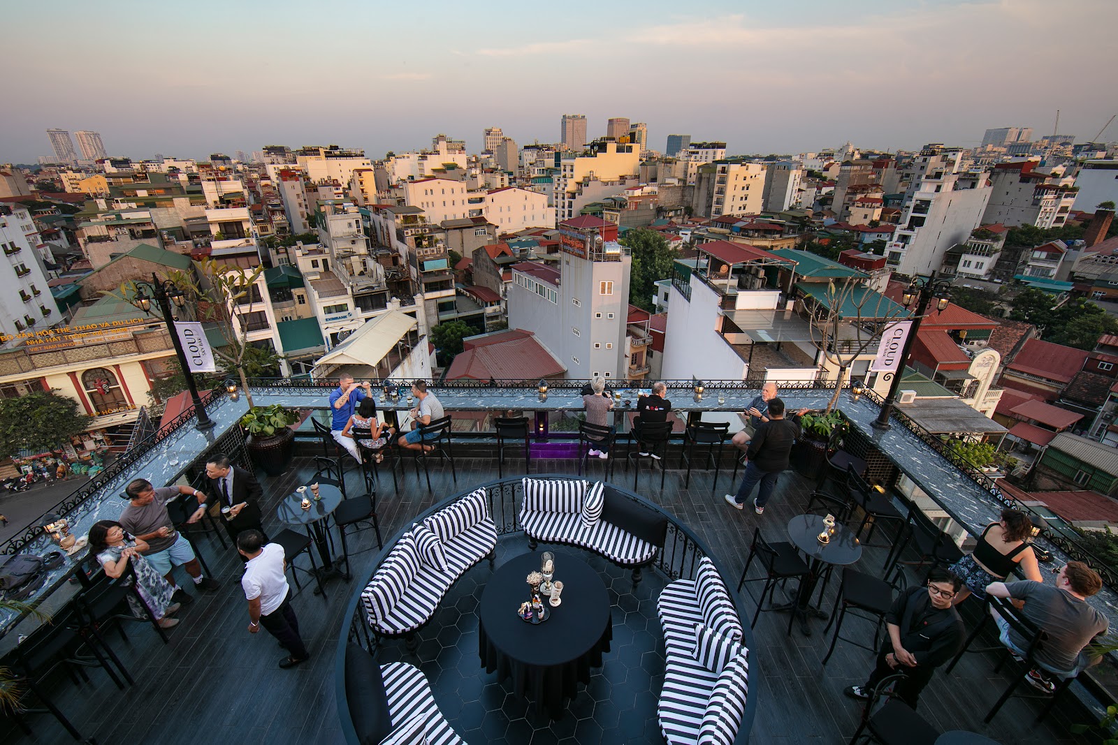 Cloud Sky Bar Hanoi, rooftop in Hanoi — photo 3