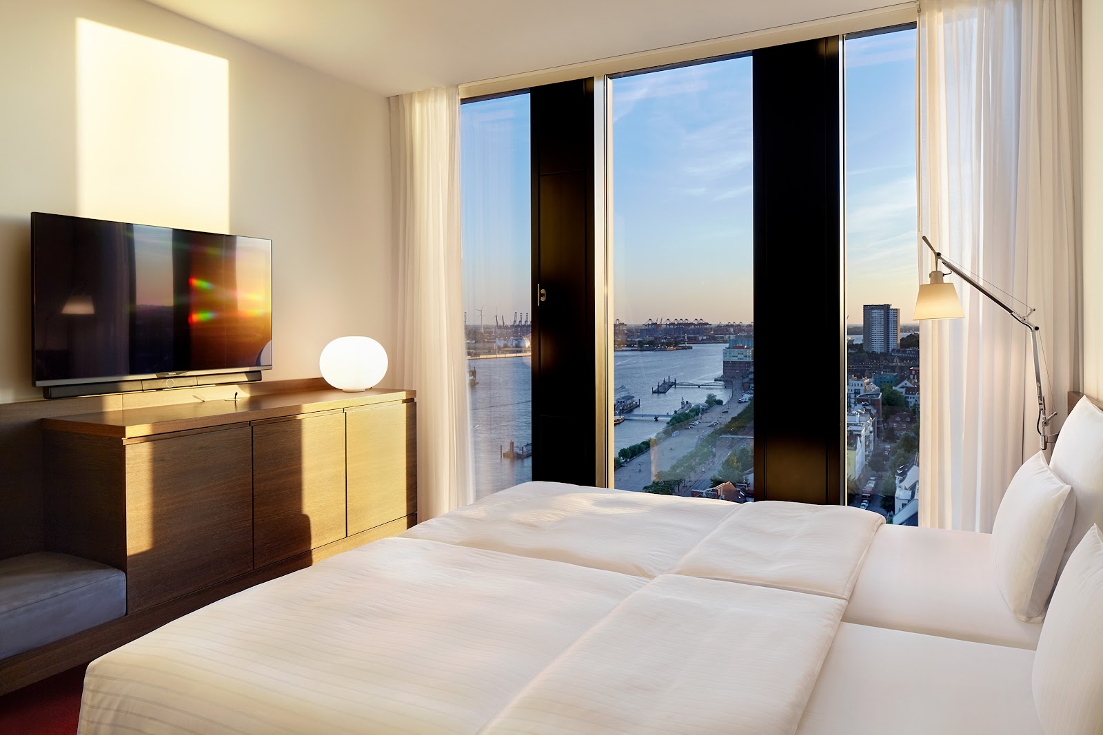 Empire Riverside Hotel Hamburg, rooftop in Hamburg — photo 3