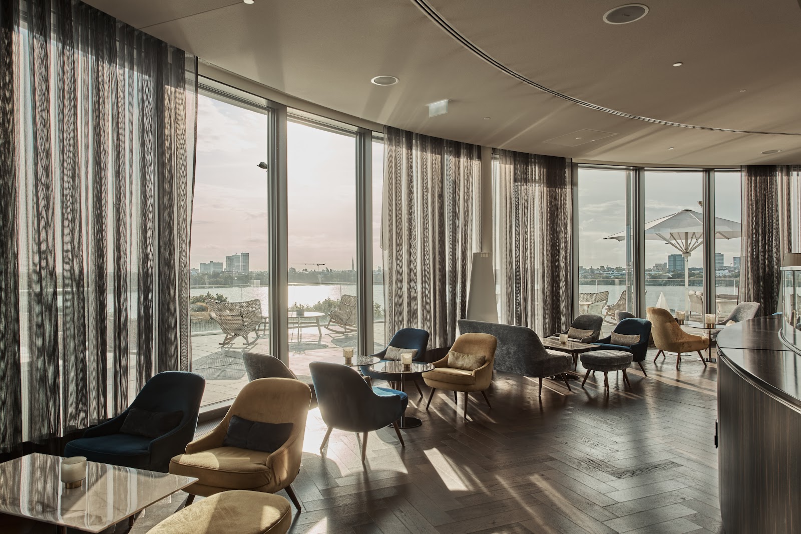 Fontenay Bar, rooftop in Hamburg — photo 4