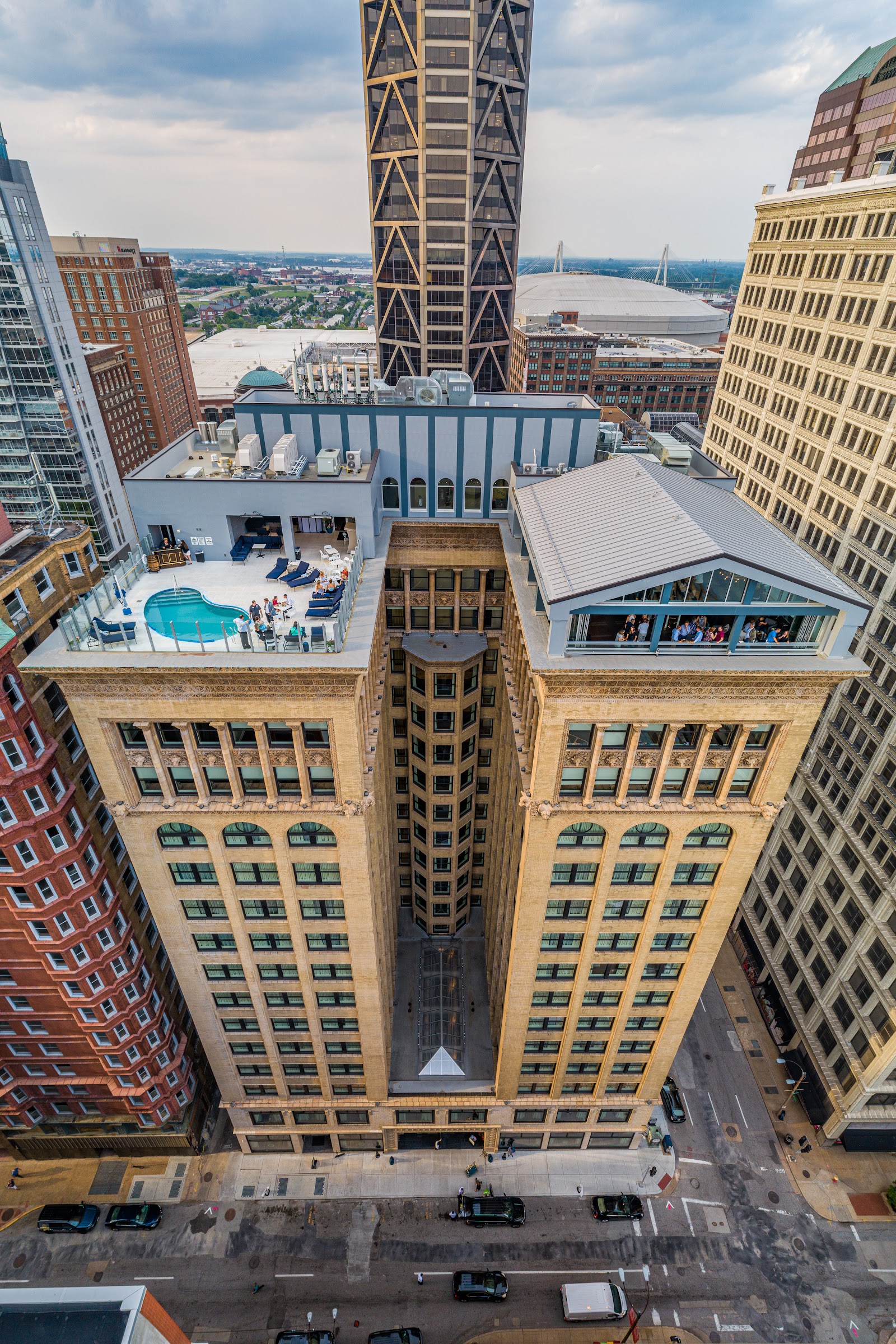 Form Skybar, rooftop in St. Louis — photo 5