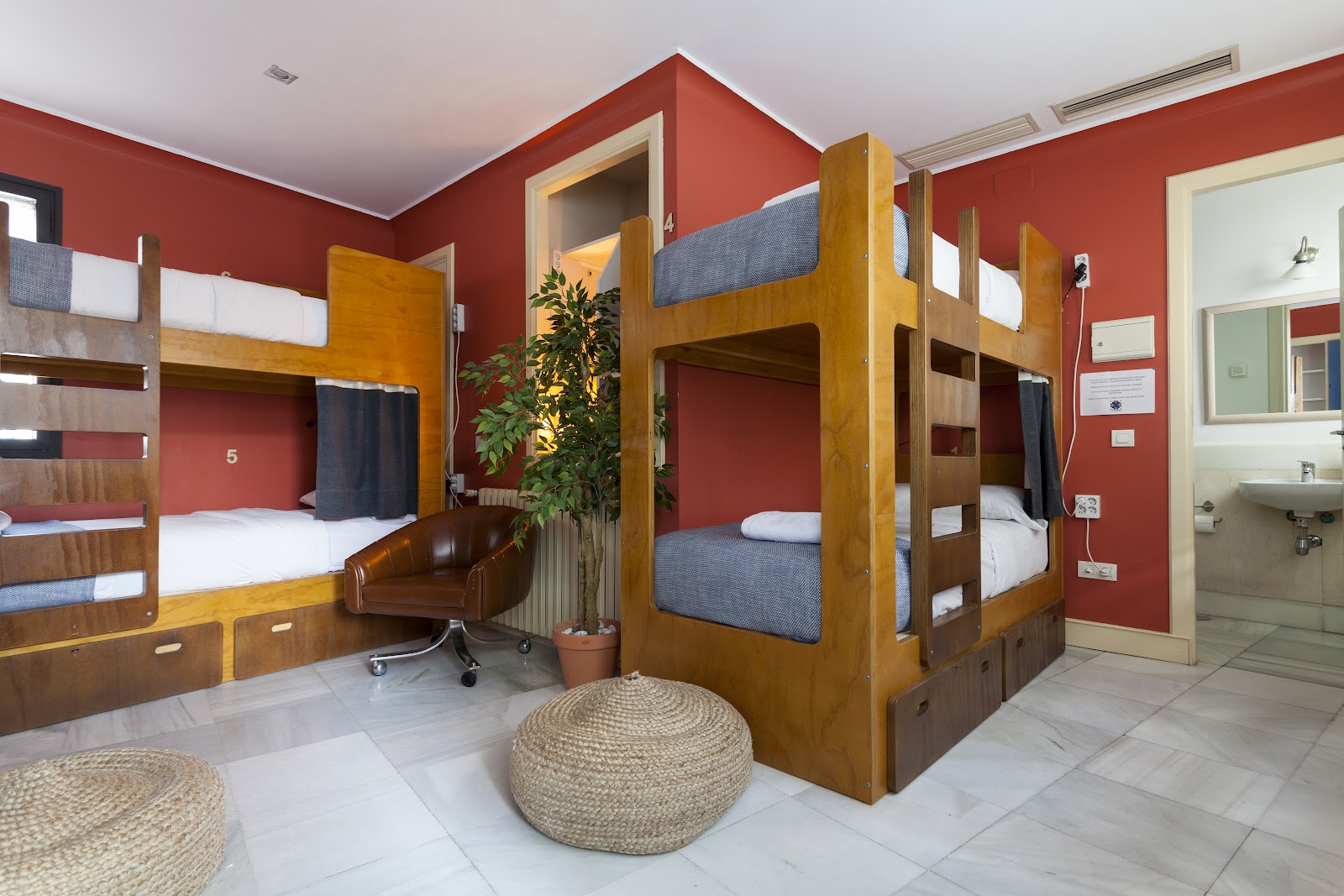La Banda Rooftop Hostel, rooftop in Seville — photo 4