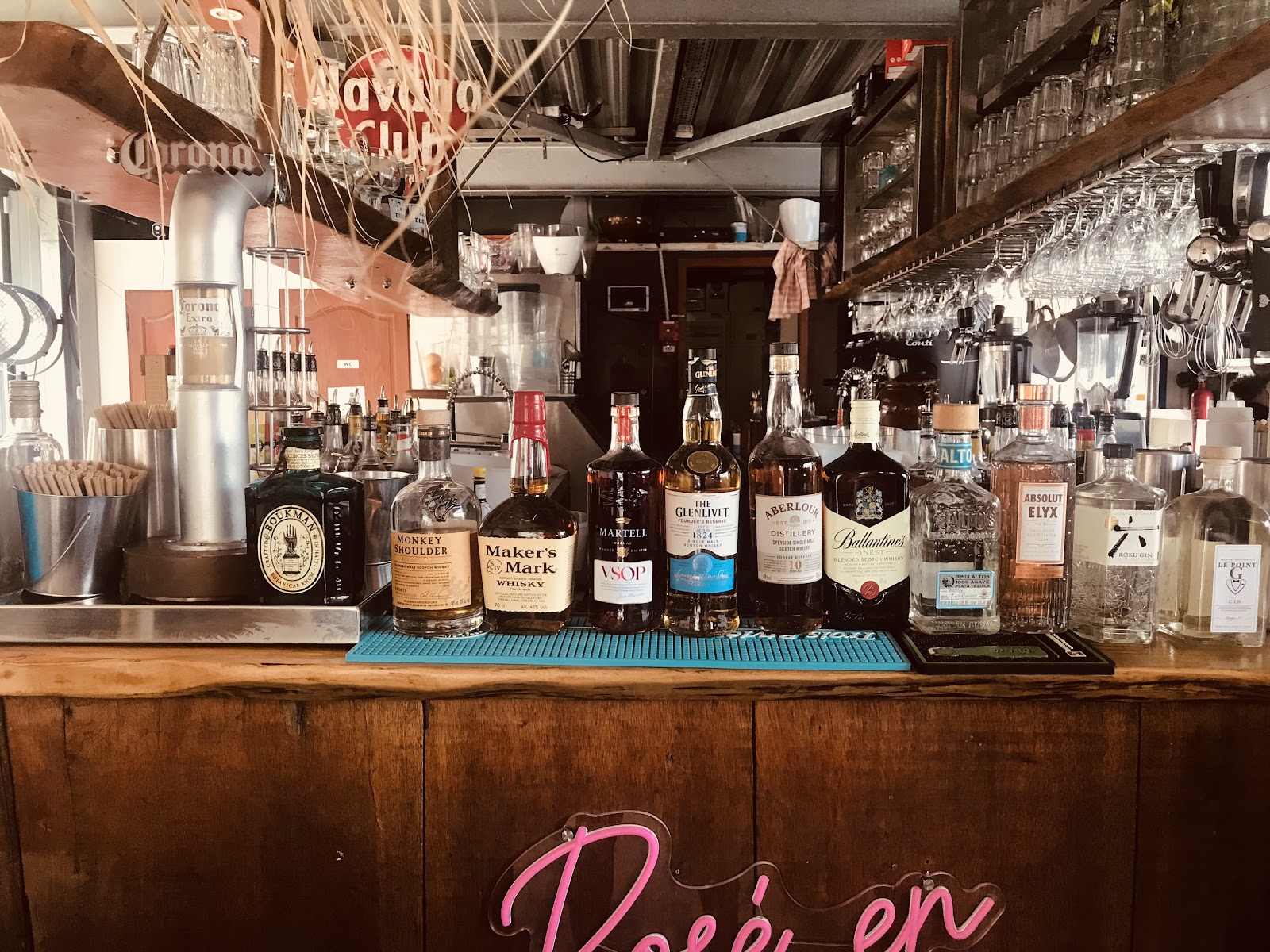 La Barge rooftop bar