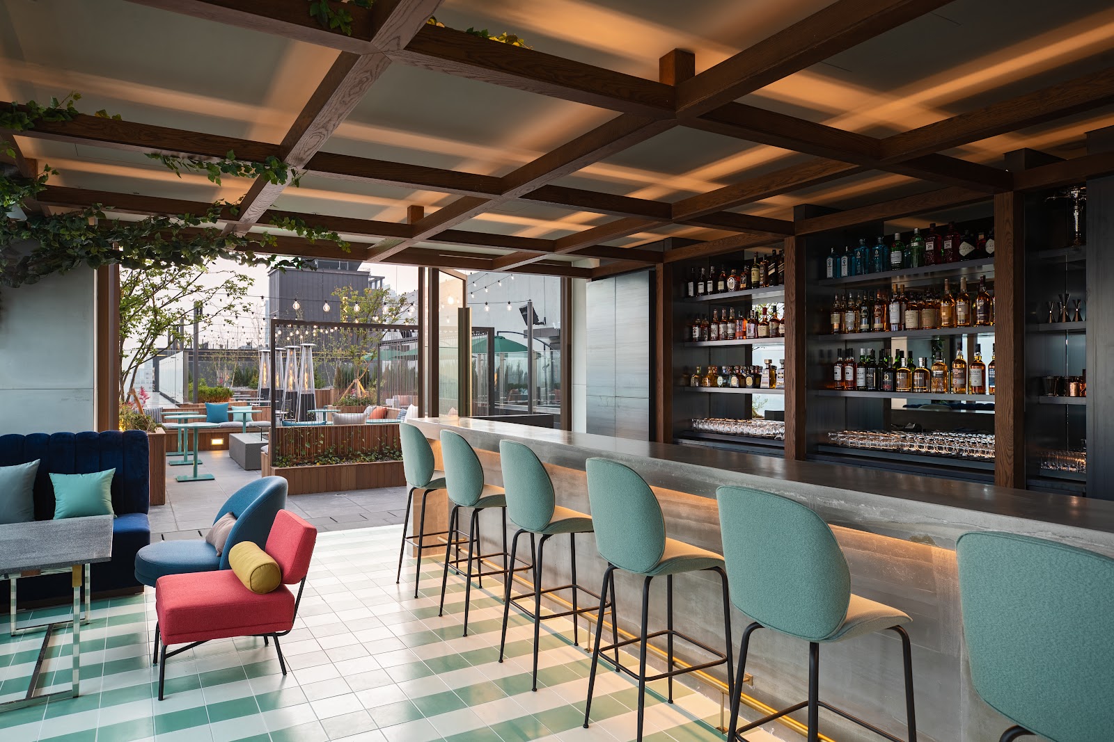 SIDE NOTE CLUB rooftop bar in Seoul, South Korea