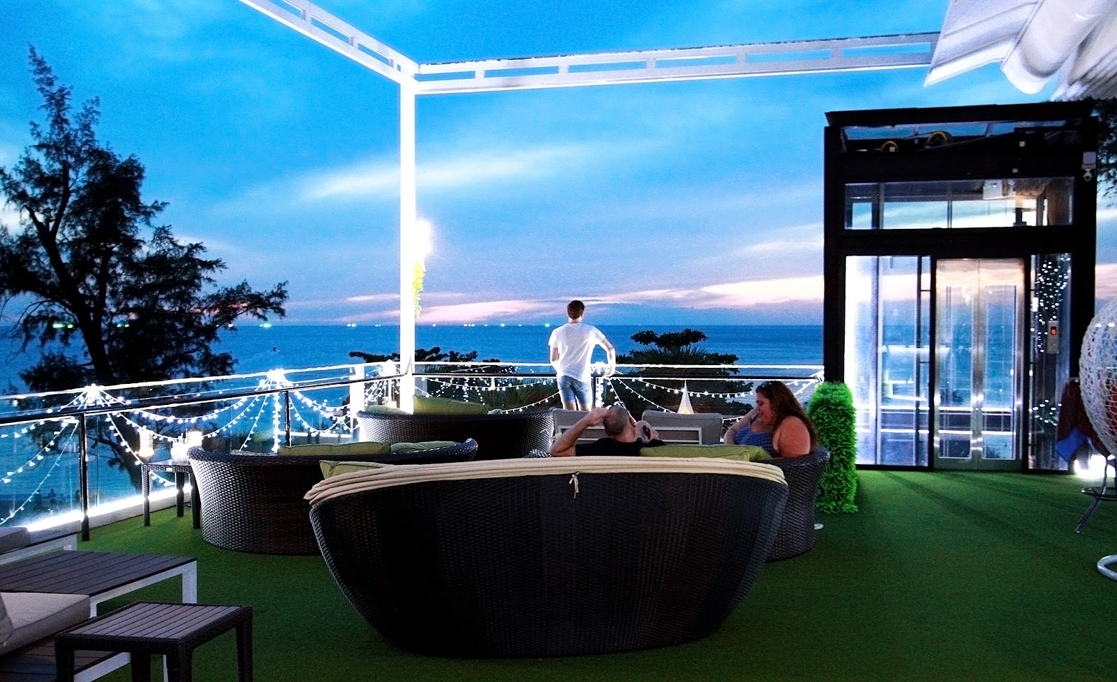 Starz Rooftop Bar & Restaurant, rooftop in Phuket — photo 2