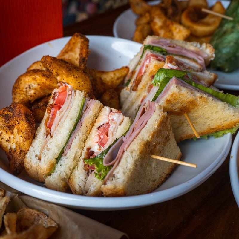 Uncle Buck’s | Dinner, Drinks, Rooftop Bar, rooftop in Milwaukee — photo 4
