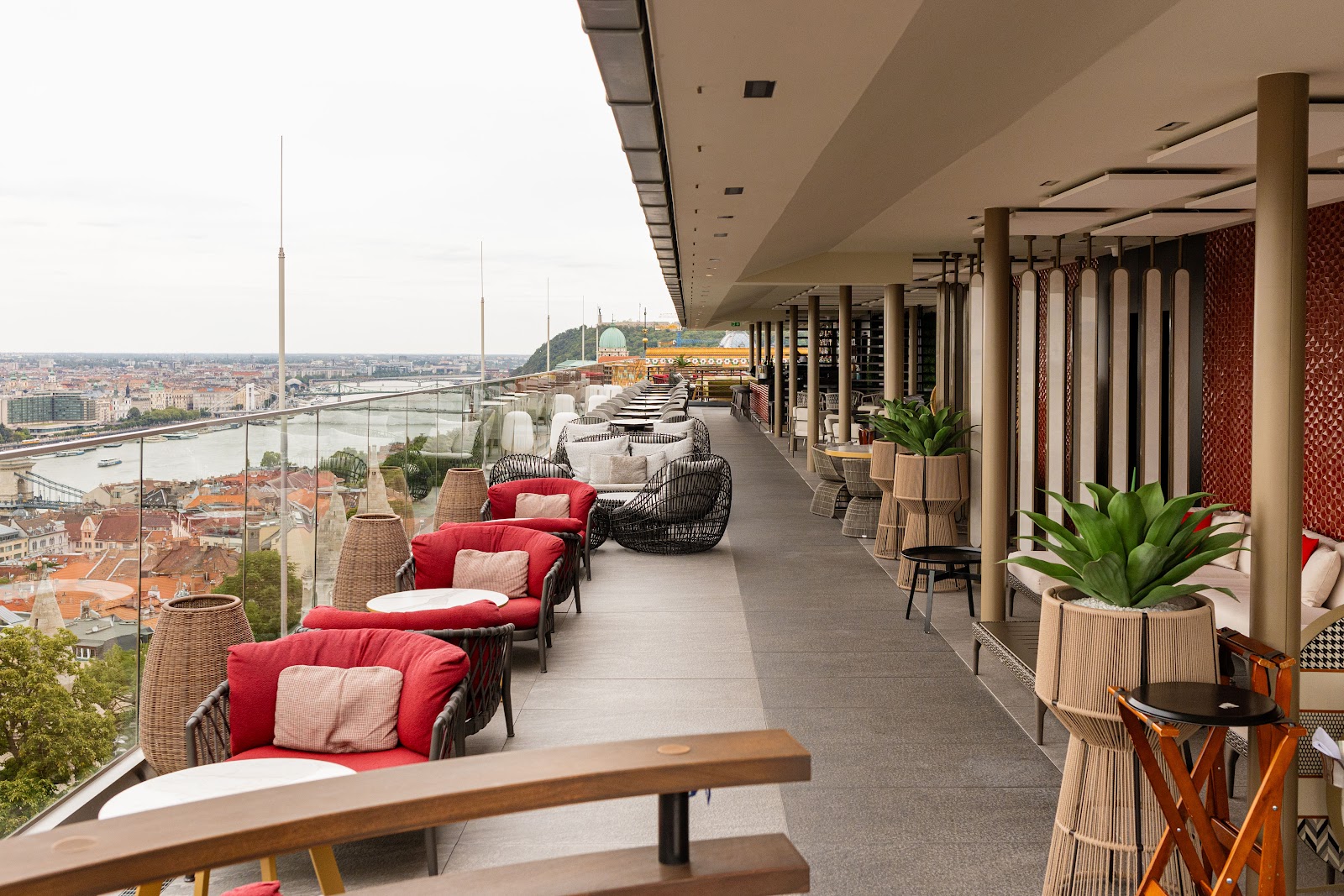 White Raven Skybar & Lounge, rooftop bar in Budapest