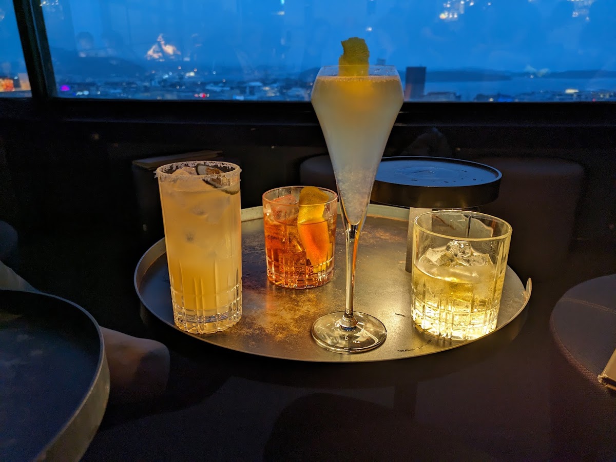 Summit Bar — photo 2