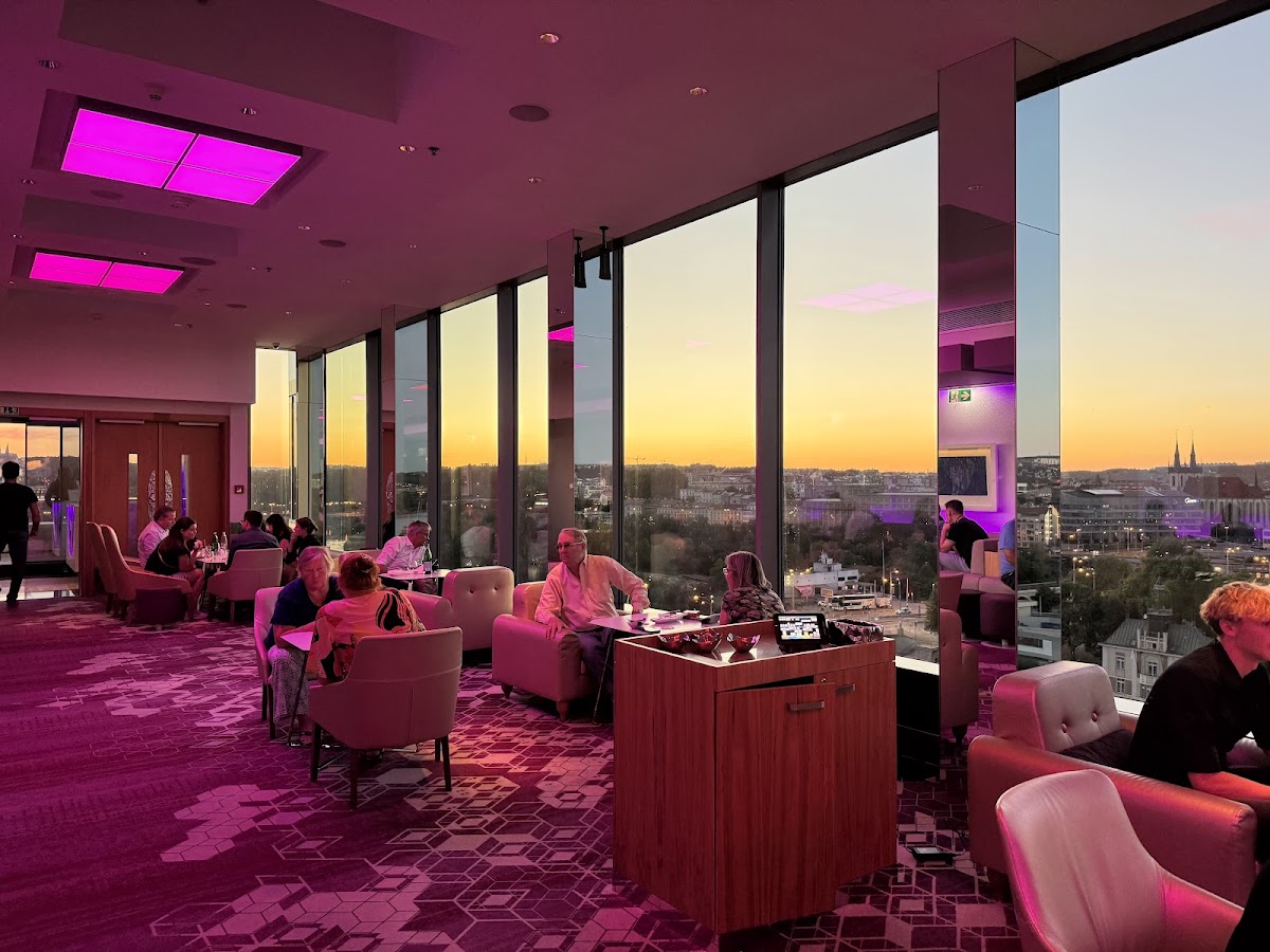 Cloud 9 Sky Bar & Lounge — photo 2