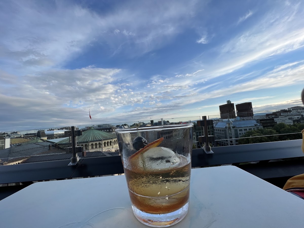 Eight Rooftop Bar — photo 2