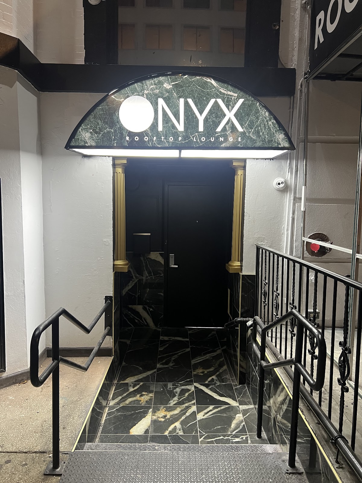 ONYX Rooftop Lounge — photo 2