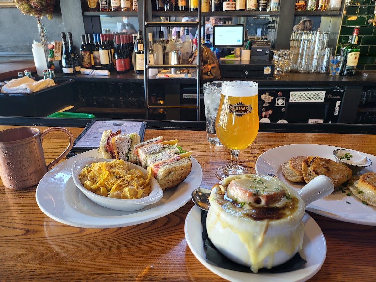 Frisco Barroom — photo 2