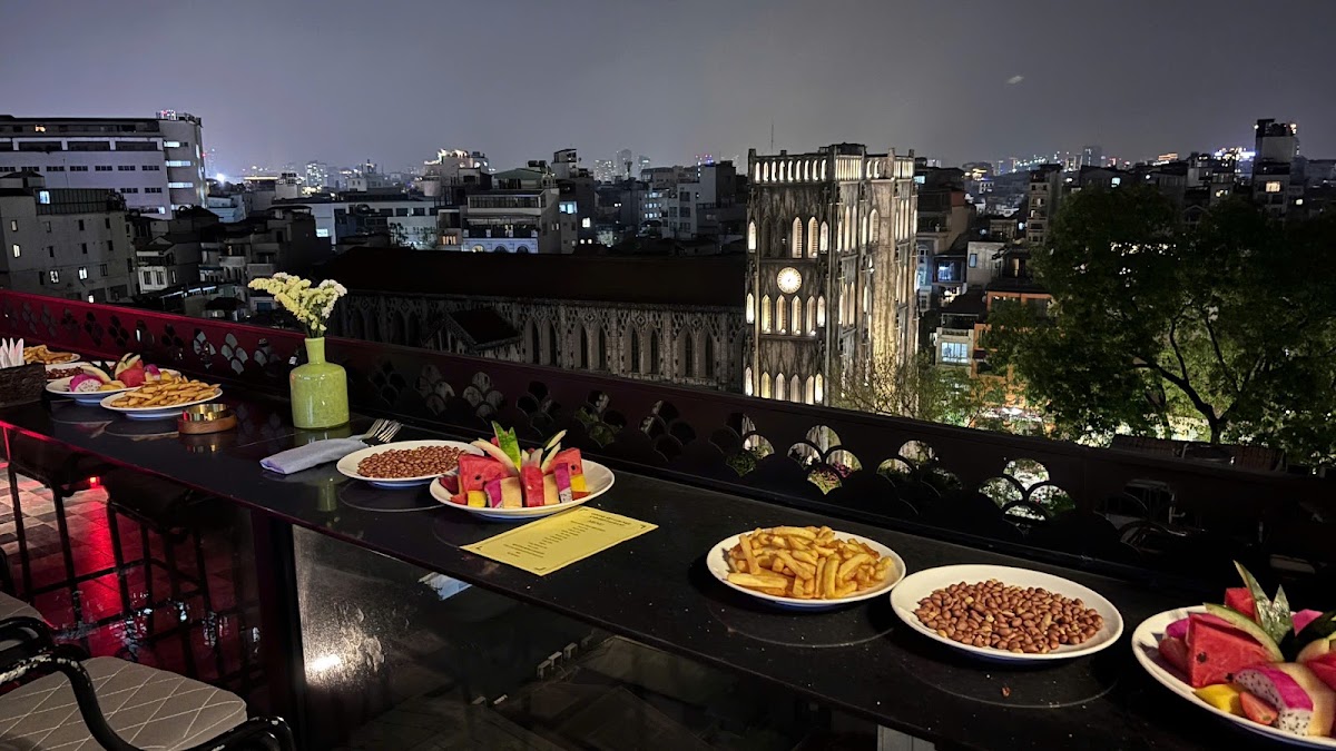 Ozone Sky Lounge & Restaurant Hanoi — photo 2