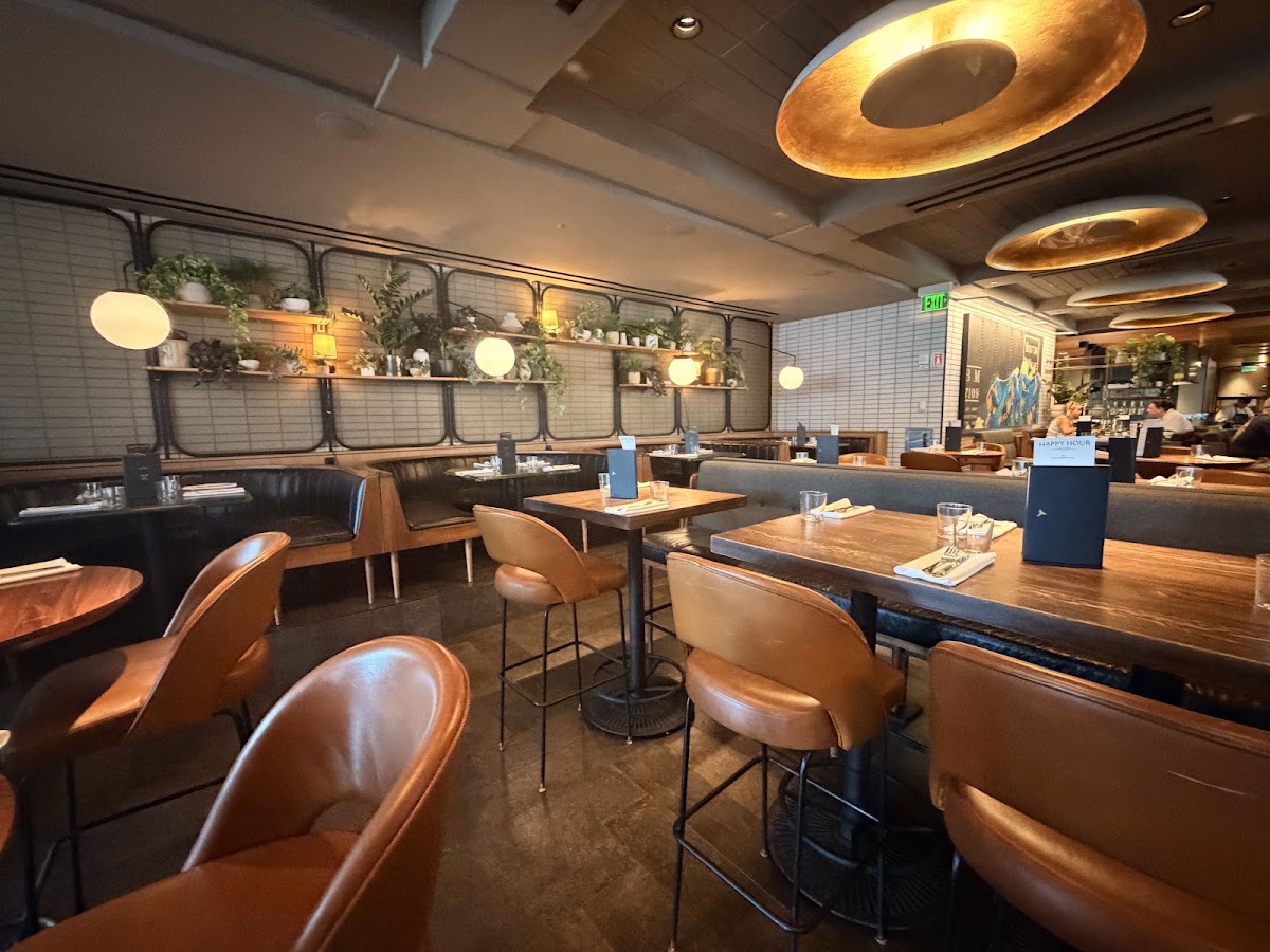Earls Kitchen + Bar — photo 2