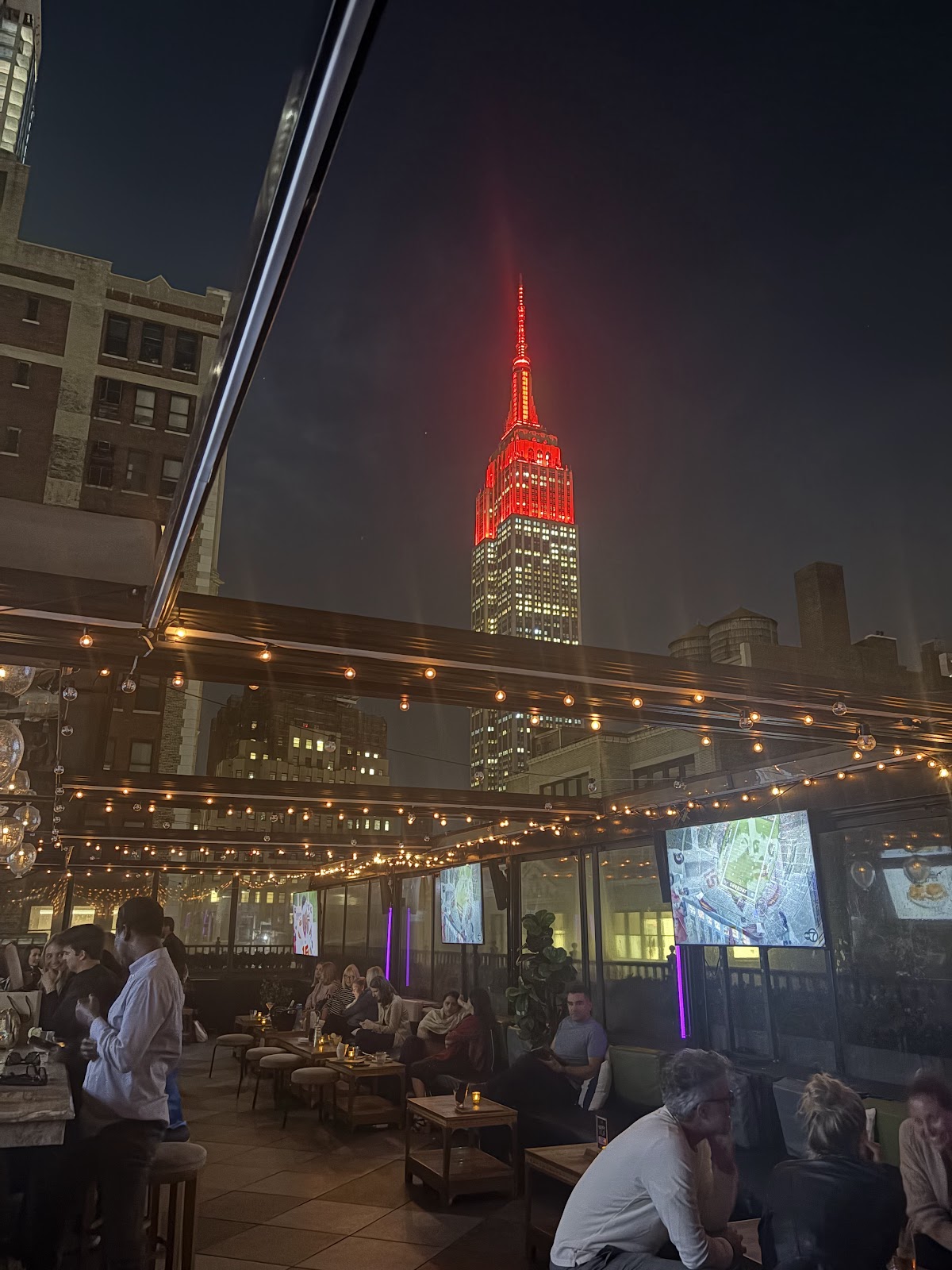 Magic Hour Rooftop Bar & Lounge — photo 2