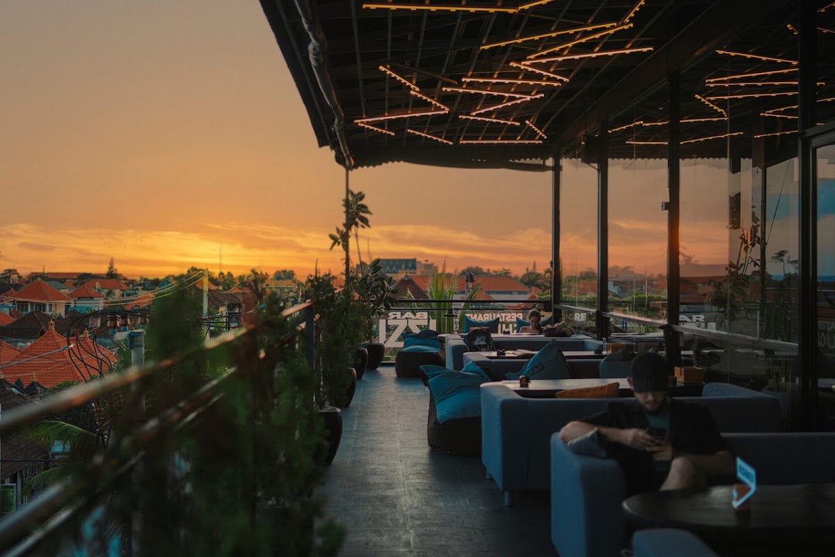 IZZI ROOFTOP LOUNGE & RESTAURANT & BAR & SHISHA — photo 3