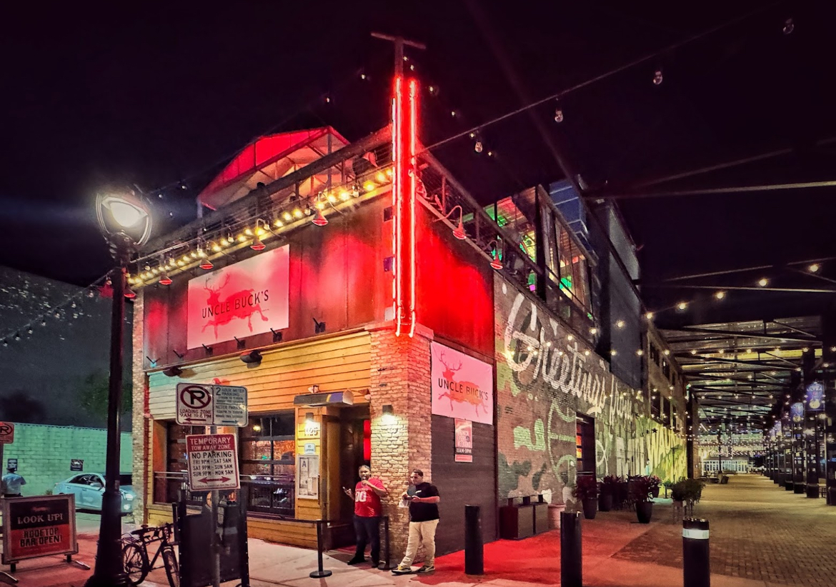 Uncle Buck’s | Dinner, Drinks, Rooftop Bar — photo 3