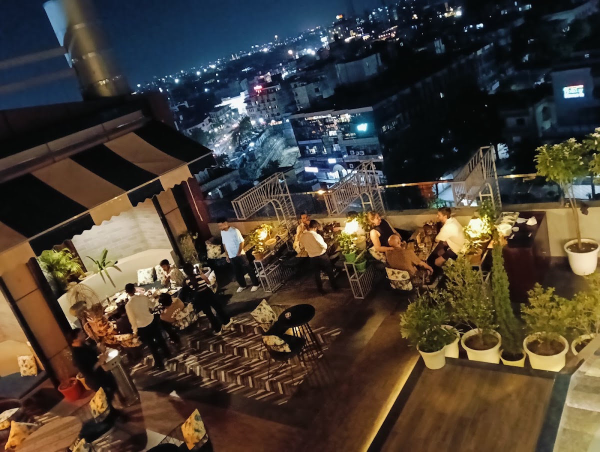 Brewlicious Rooftop Bar Restaurant in Jaipur — photo 3