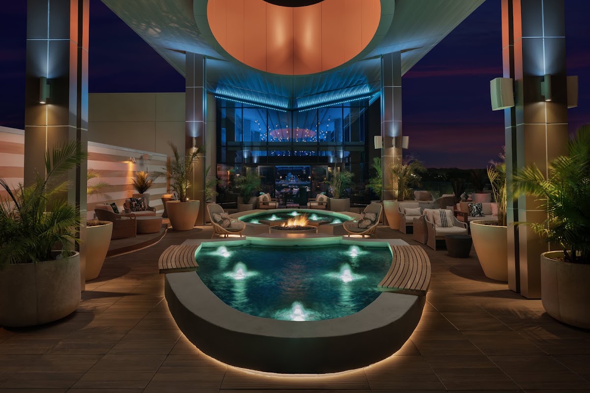 Overstory Rooftop Bar — photo 3