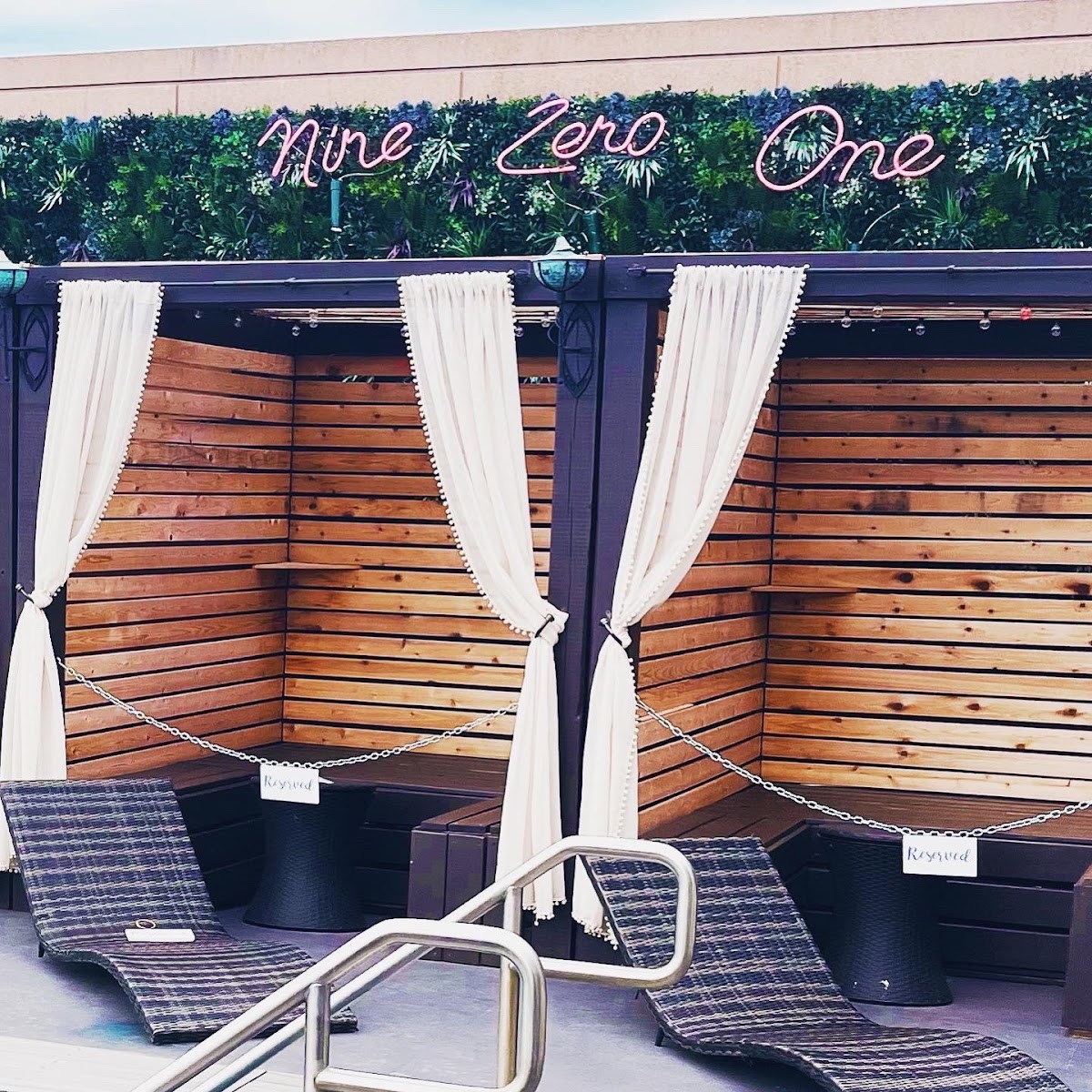 Nine Zero One Rooftop Bar & Lounge — photo 3