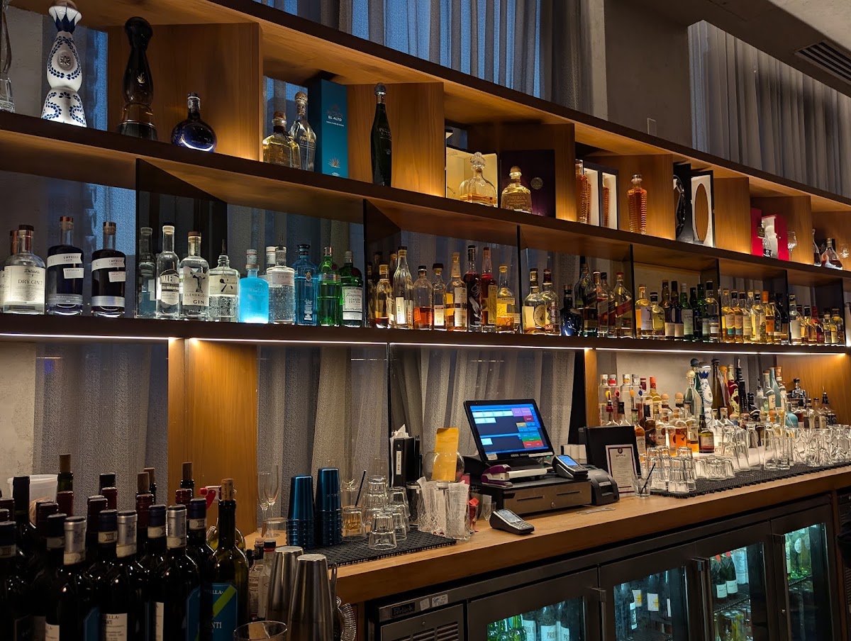 D/6 Bar & Lounge — photo 3