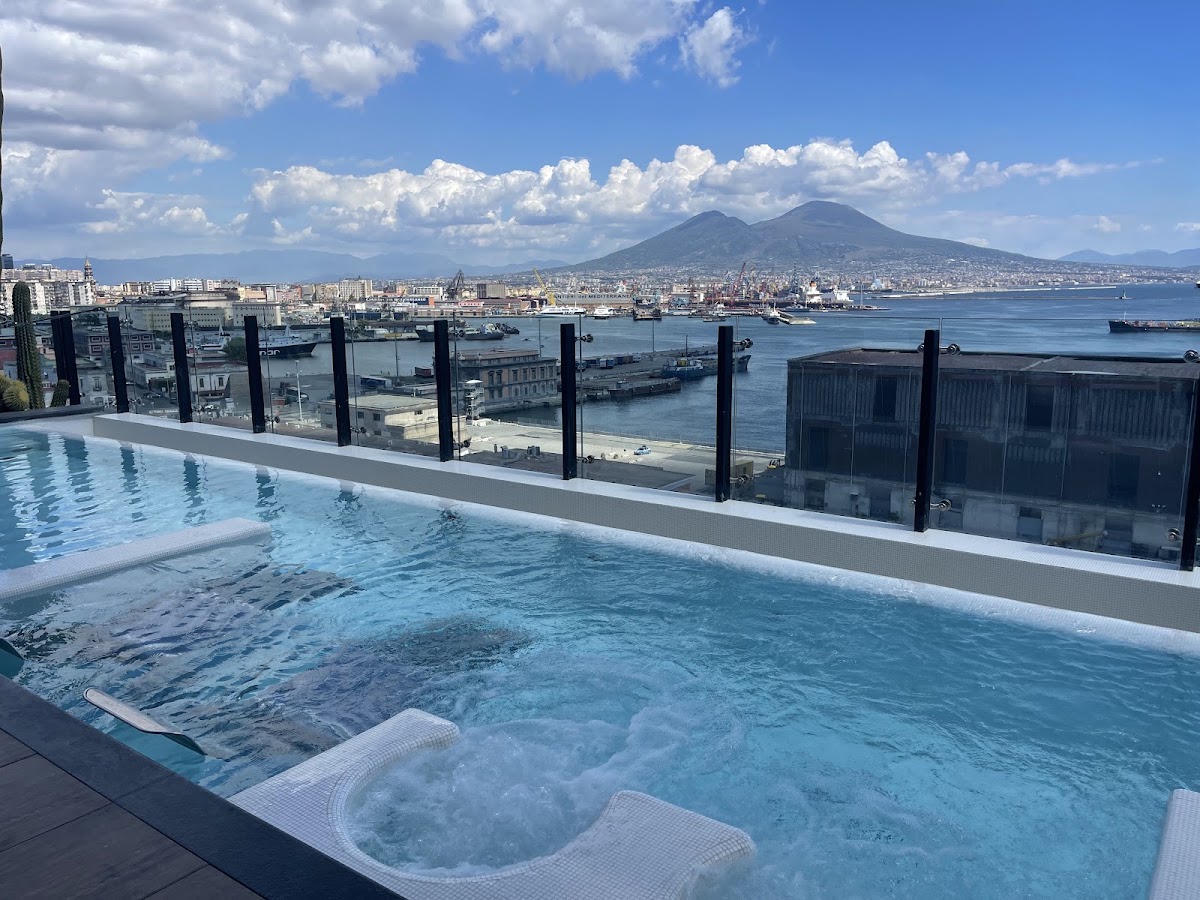 Romeo Pool Bar — photo 3