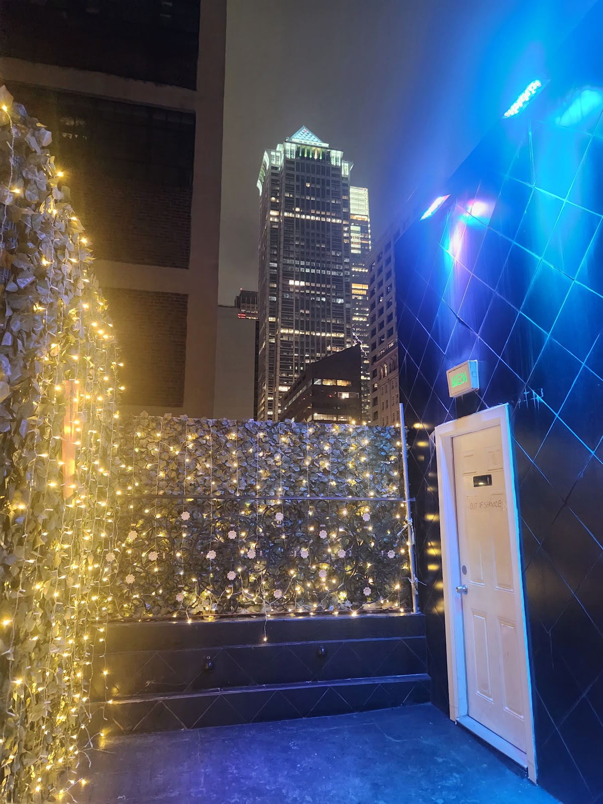 Vango Lounge and Skybar — photo 3