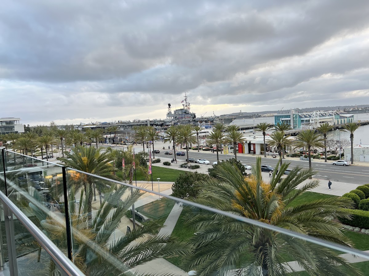 Harbor & Sky Rooftop Bar and Lounge — photo 3