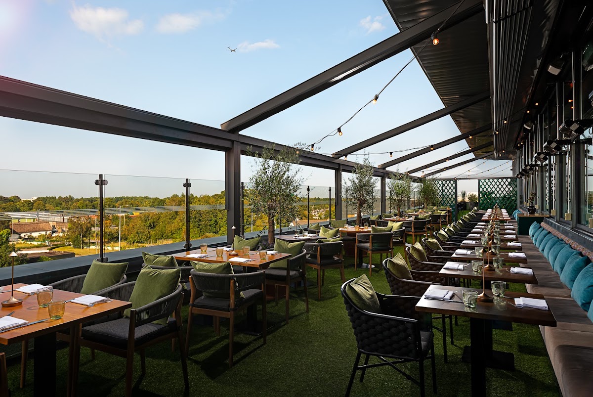 Runway 28 Rooftop Bar & Restaurant — photo 3