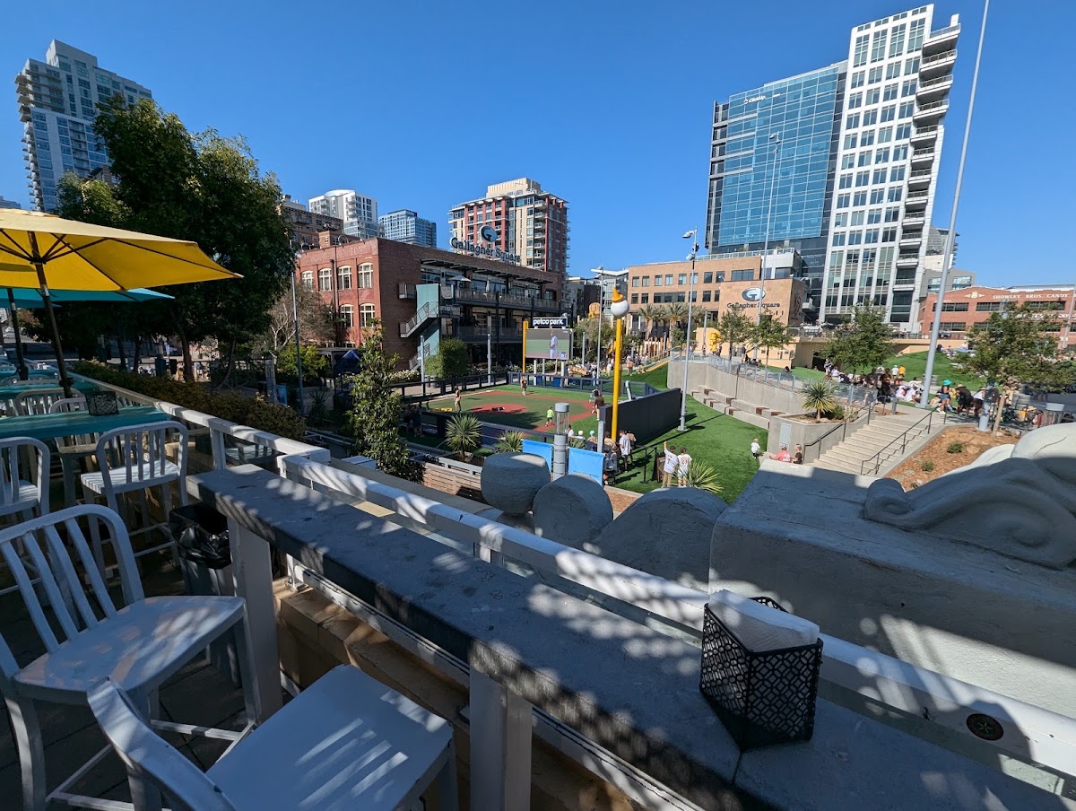 Fairweather Rooftop Bar — photo 3