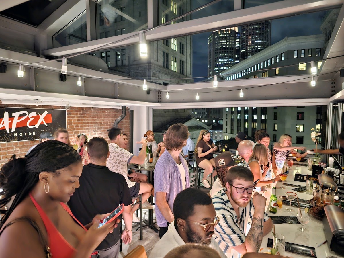Apex Rooftop Bar and Lounge — photo 3