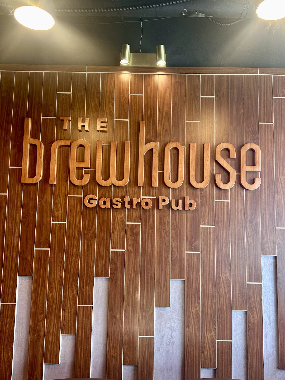 The Brewhouse Gastro Pub Abu Dhabi — photo 3