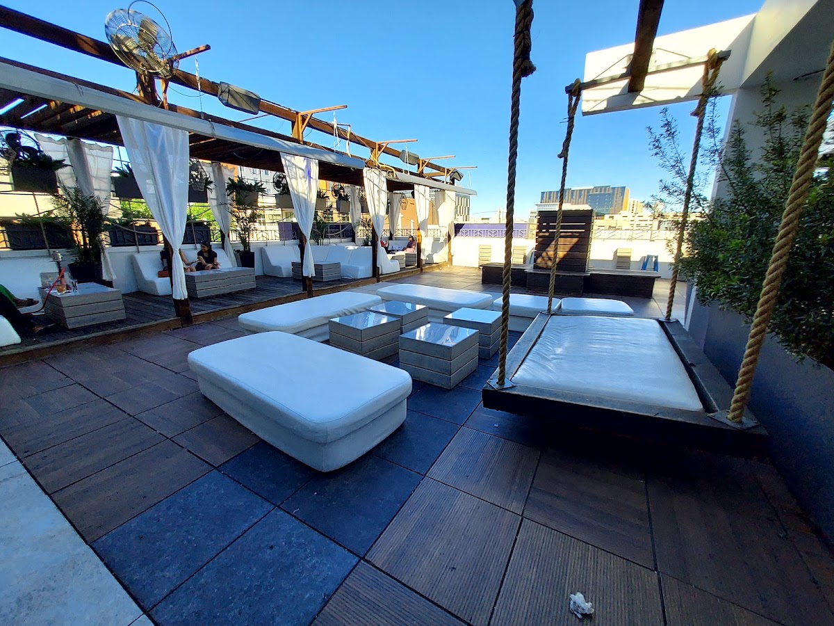 77° Rooftop Patio Bar — photo 3