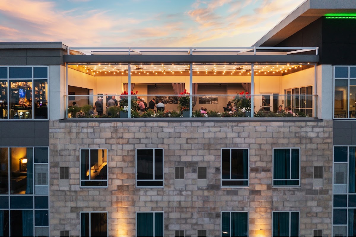 REVEAL Rooftop Bar and Lounge — photo 3