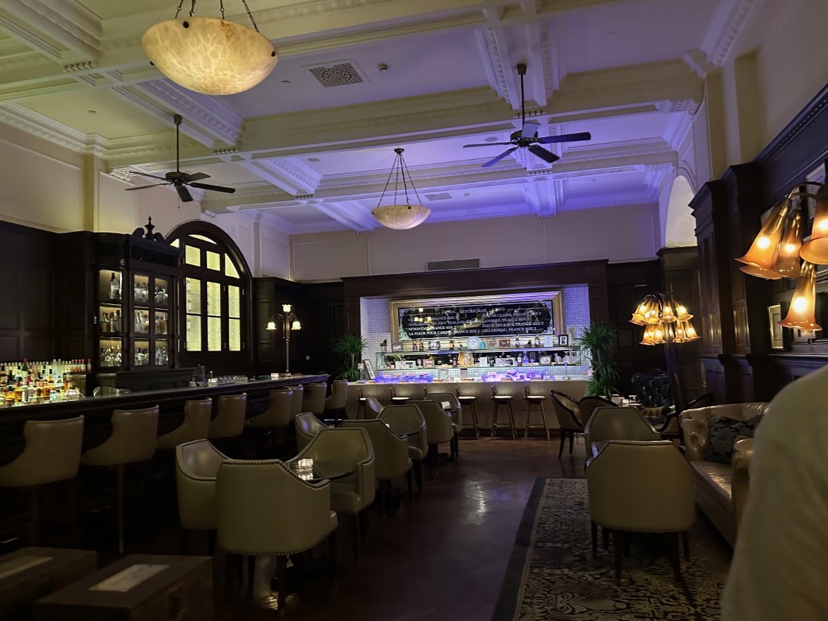 The Long Bar at the Waldorf Astoria — photo 4