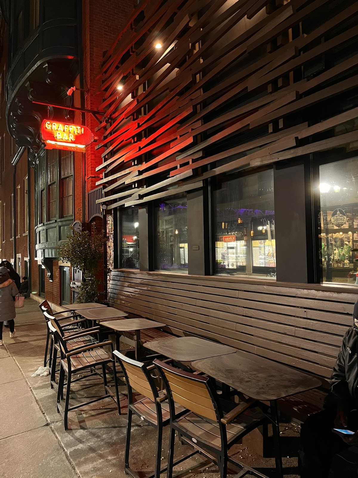 Graffiti Bar — photo 4