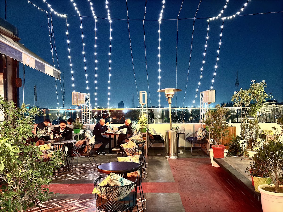 Brewlicious Rooftop Bar Restaurant in Jaipur — photo 4