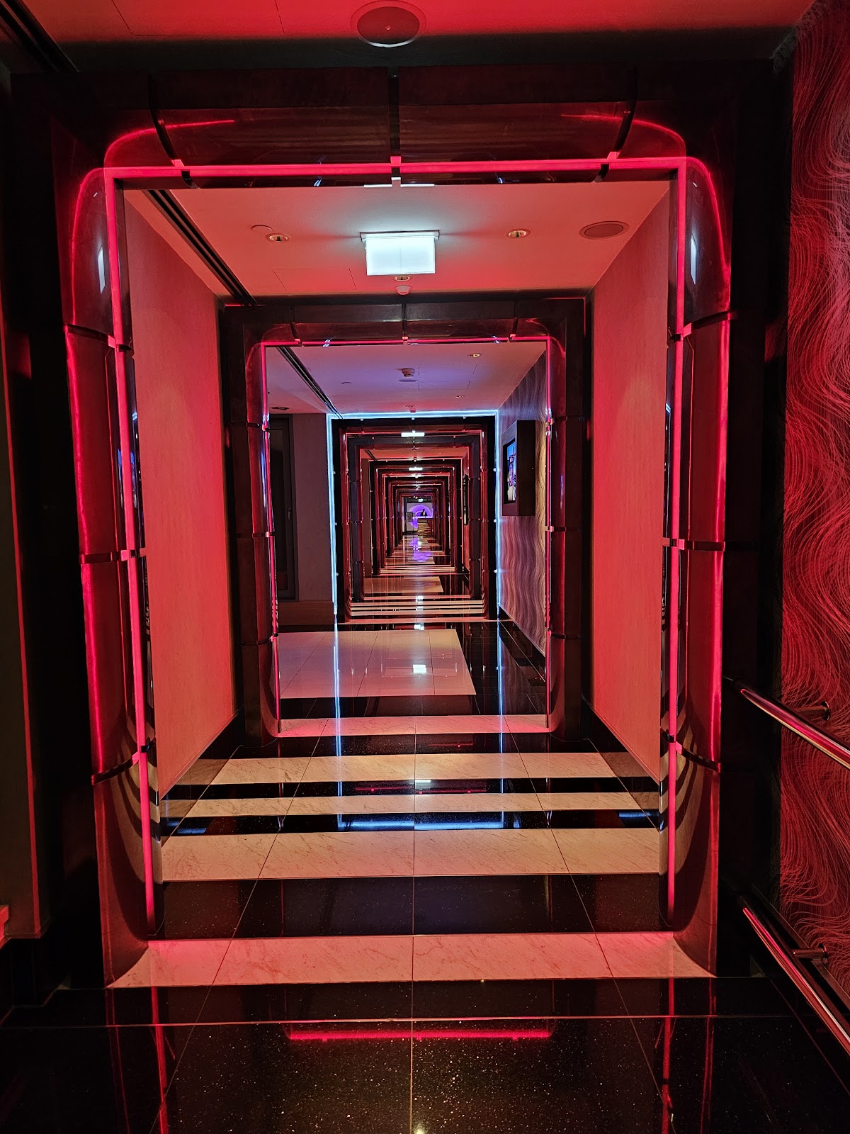 Cloud 9 Sky Bar & Lounge — photo 4