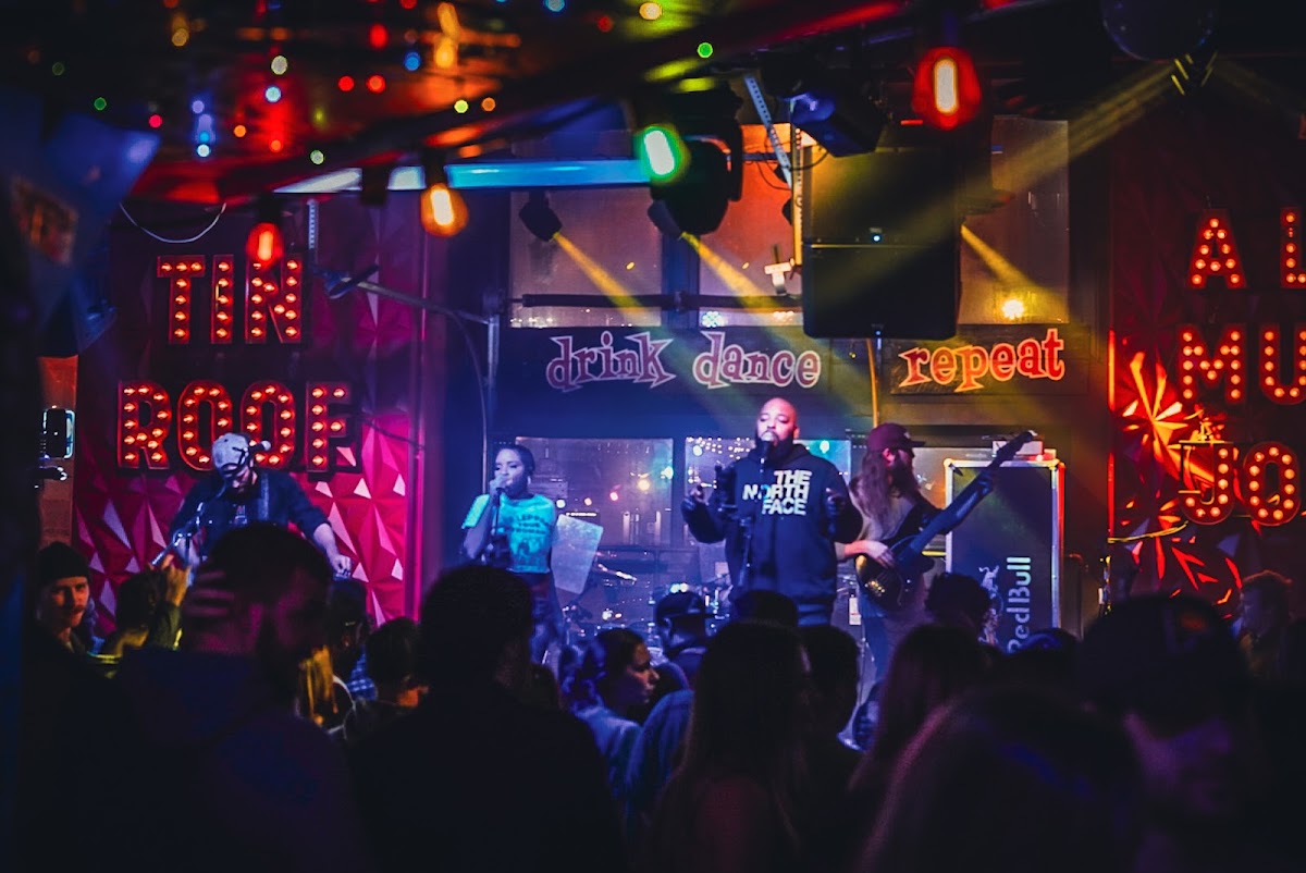 Tin Roof — photo 4