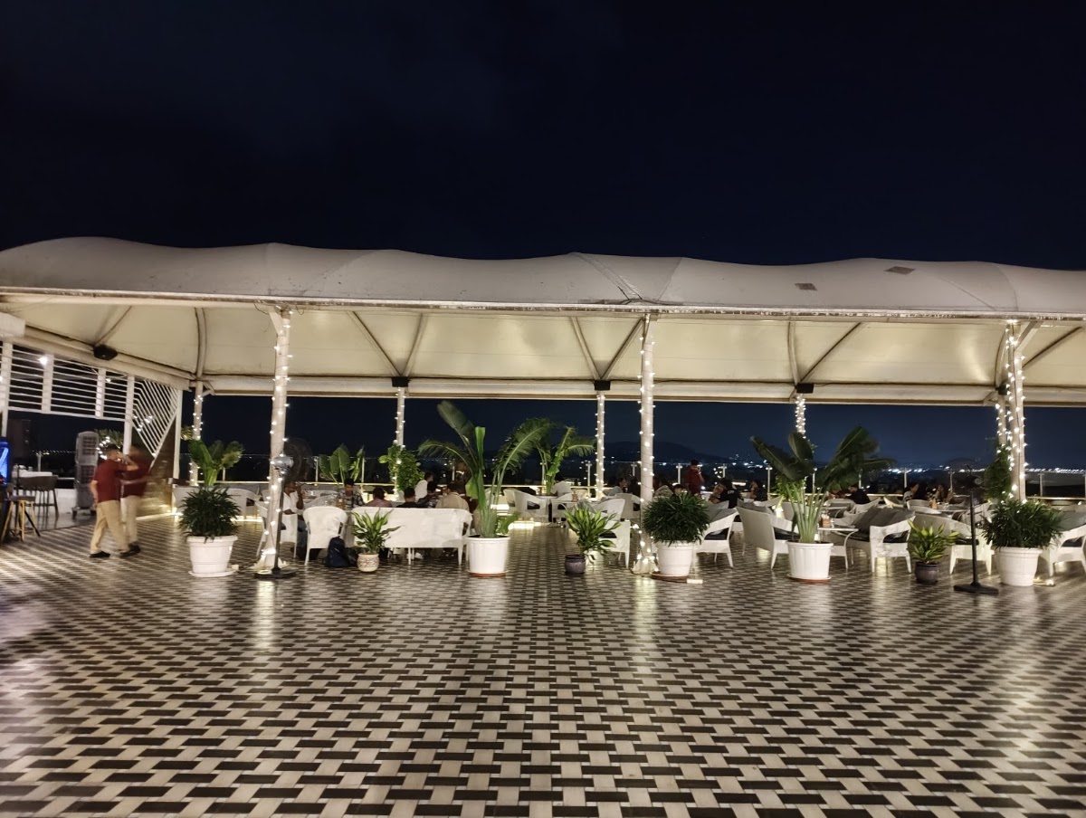 The Atrangii House Sky Lounge — photo 4