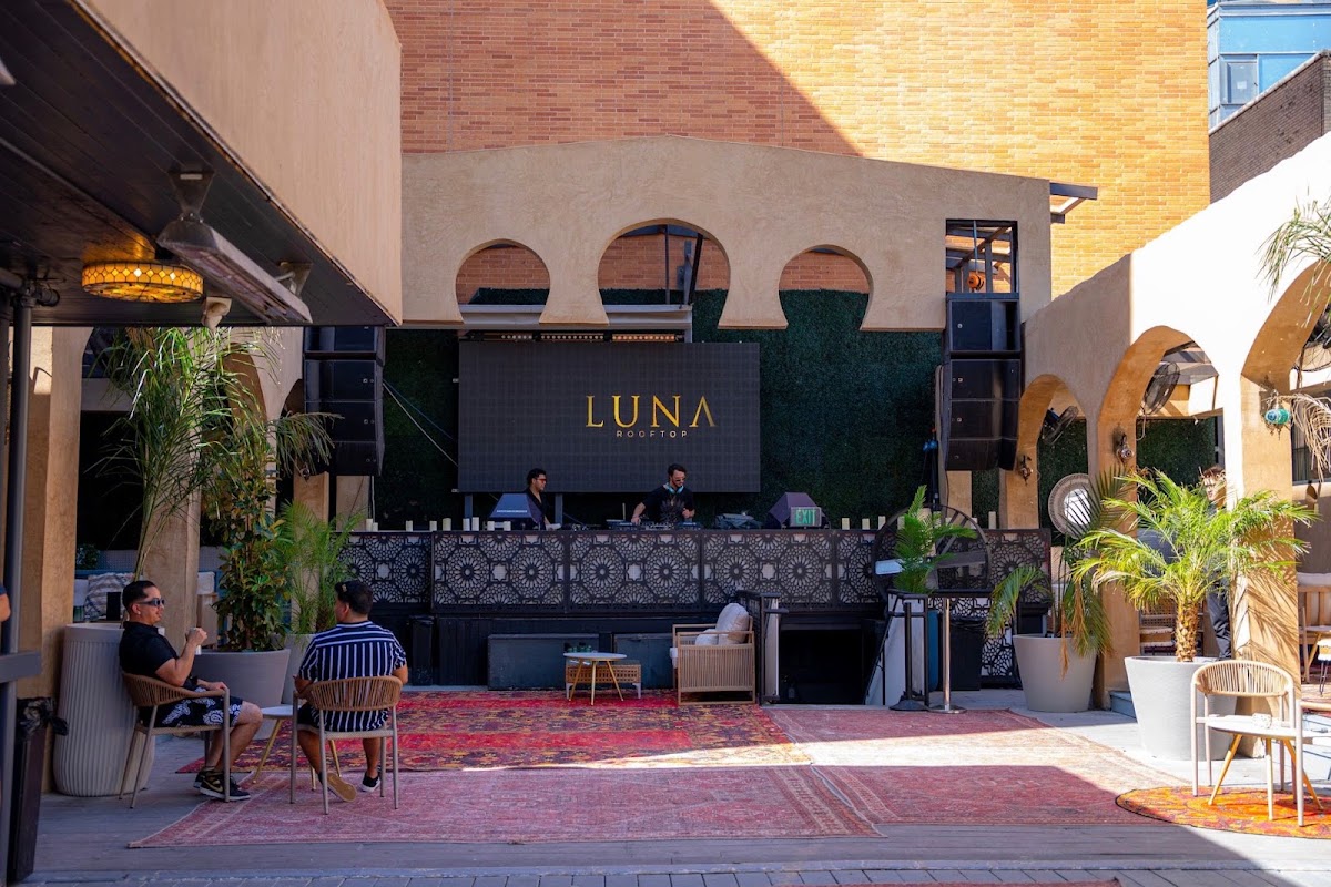 LUNA Rooftop — photo 4