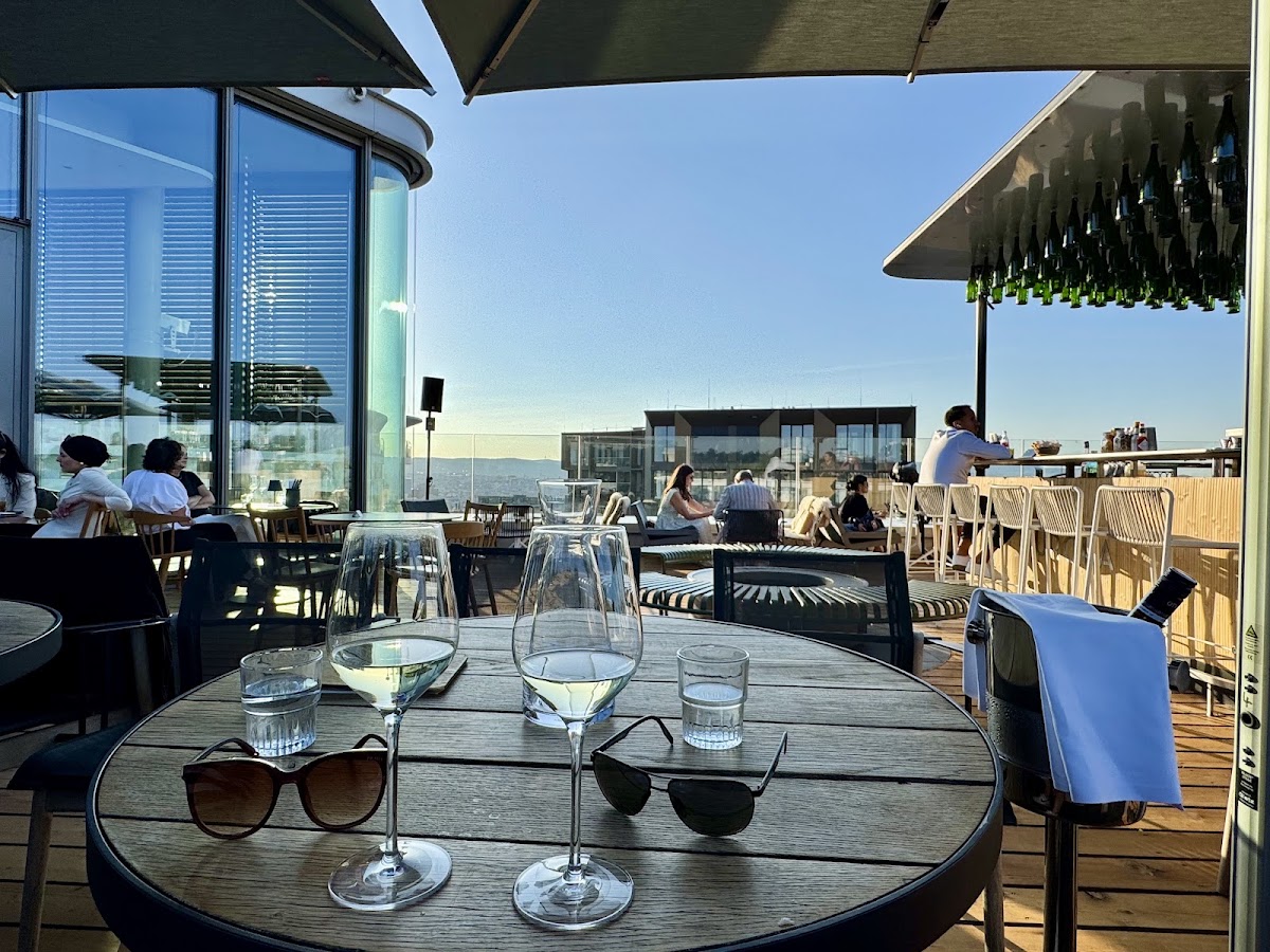Aurora Rooftop Bar — photo 4