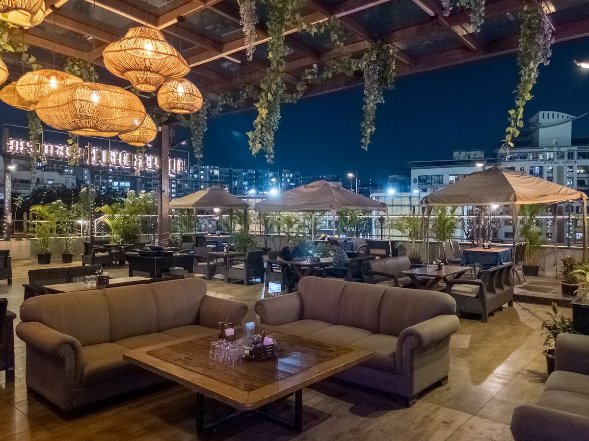 Upper Deck Sky Lounge — photo 4