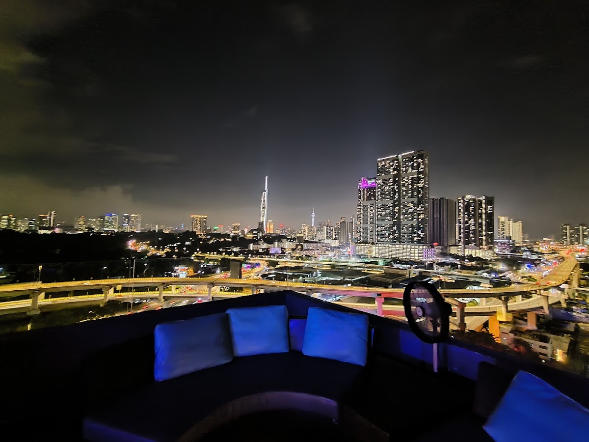 Hallaway KL Rooftop Bar — photo 4