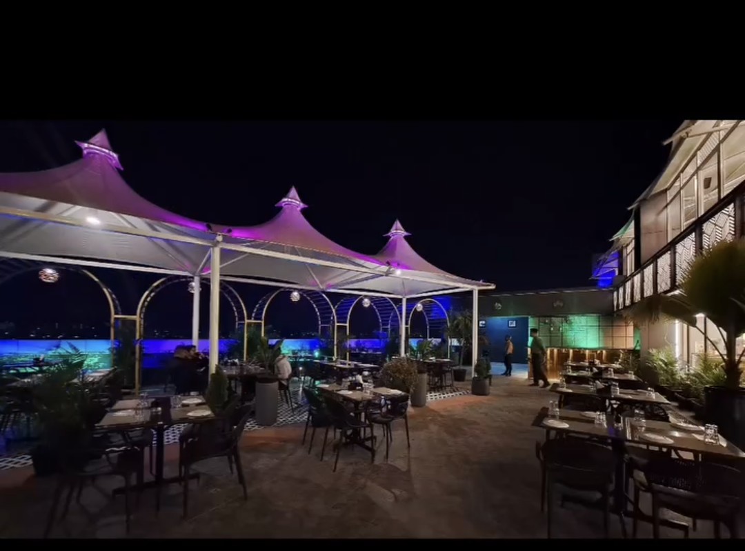 SkyDeck Rooftop Restaurant — photo 4