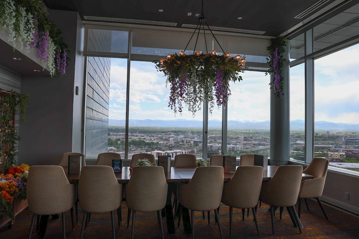 Peaks Lounge — photo 4