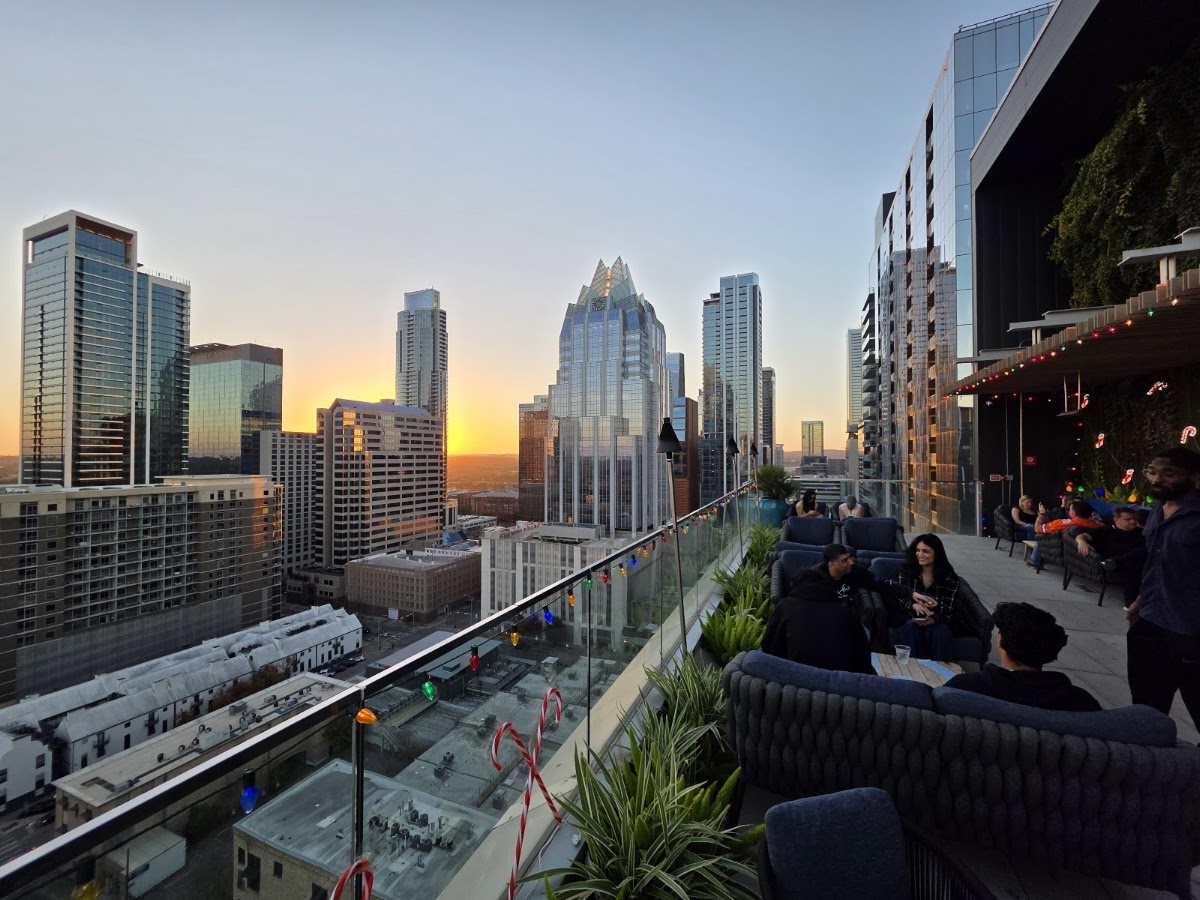 Azul Rooftop Bar and Lounge — photo 4