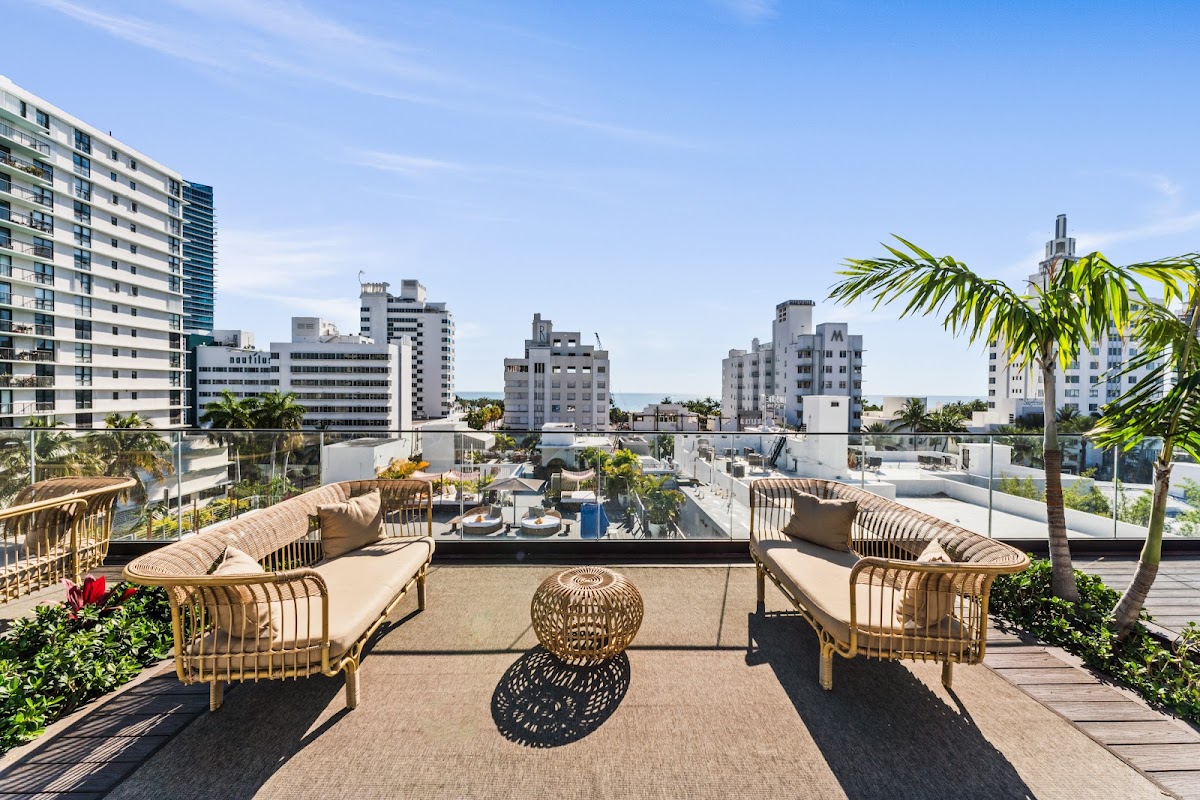 Sunrise Rooftop at Uma House by Yurbban — photo 5