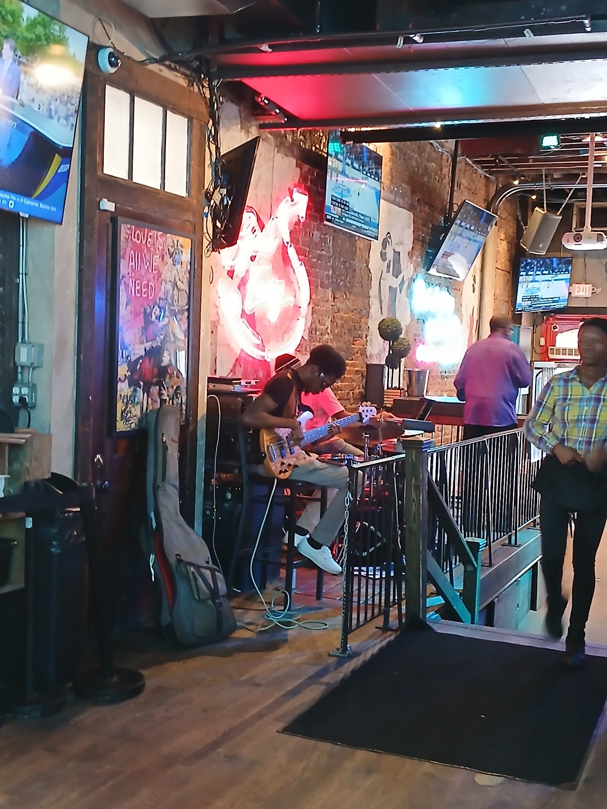 Hideout Bar — photo 5