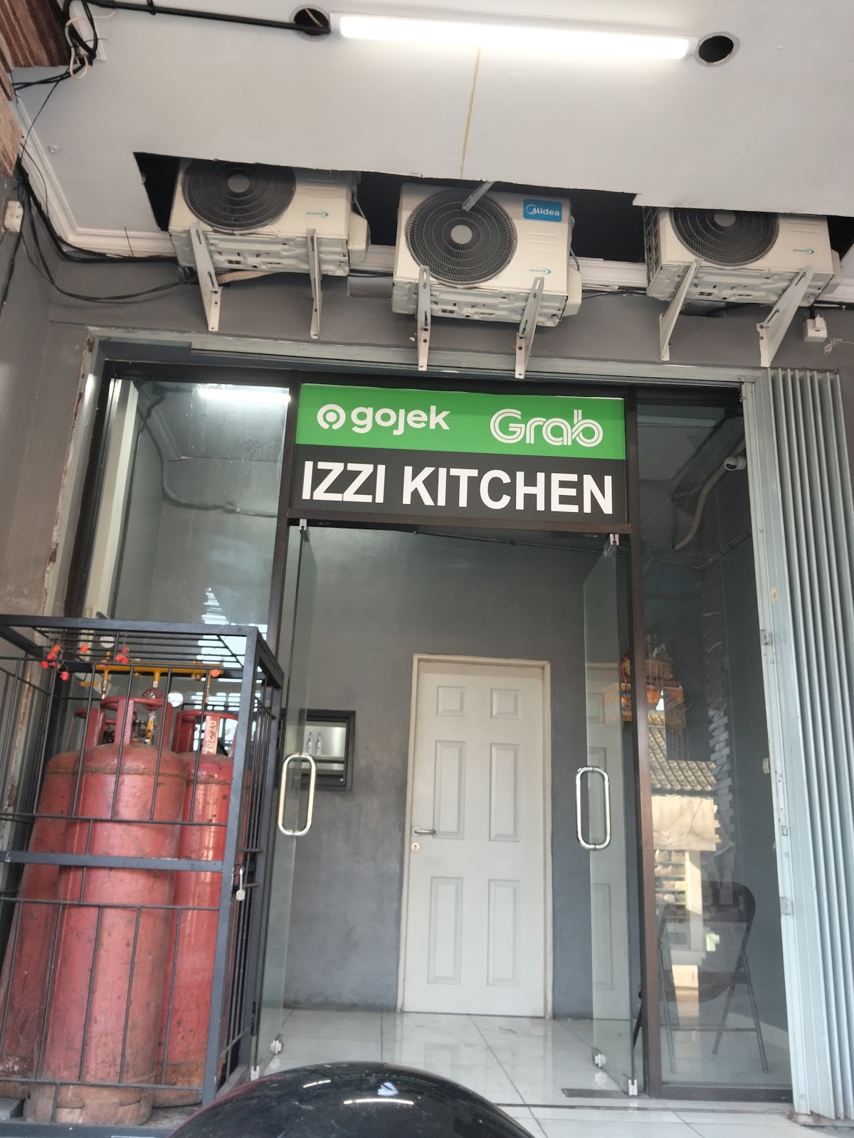 IZZI ROOFTOP LOUNGE & RESTAURANT & BAR & SHISHA — photo 5